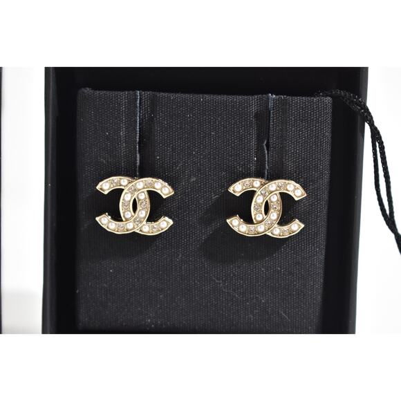 Chanel 23B Gold Pearl White Crystal CC Logo Classic Statement Stud Earrings - Picture 7 of 12